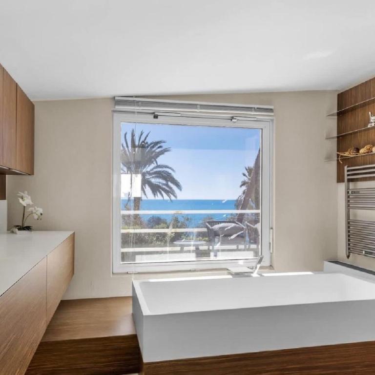 Villa with stunning sea views on prestigious area - Villa - 8