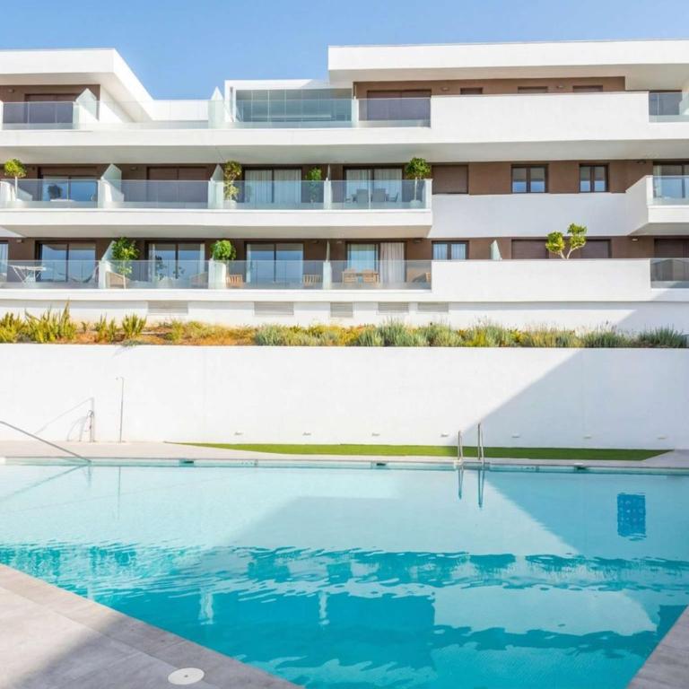 Pool - FREE Parking - Balcony - Close to stores - Appartement - 1