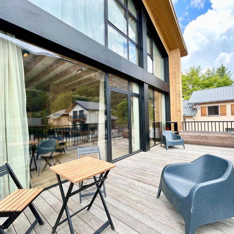 Paradis d'Ubaye - Terrasse - Plan d'eau - Jardin - Chalet - 48