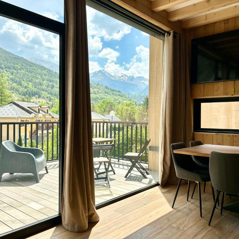 Paradis d'Ubaye - Terrasse - Plan d'eau - Jardin - Chalet - 46