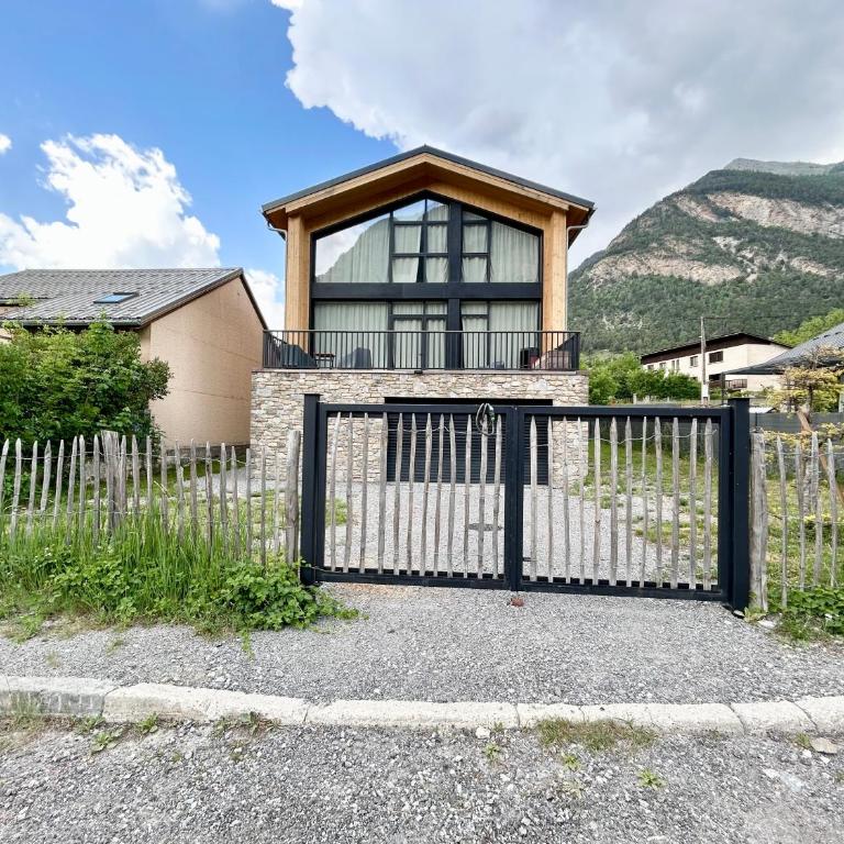Paradis d'Ubaye - Terrasse - Plan d'eau - Jardin - Chalet - 76