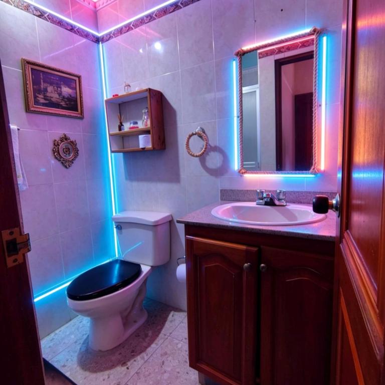 Bonita Privada Cómoda Económica - Aire - SmartTv - Baño Privado - Excelente Ubicación Muelle Cruceros - Habitación Triple con baño privado - 8