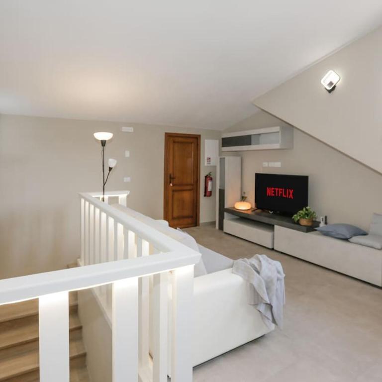 NEW VILLA Jacuzzi WIFI BBQ parking GameCinema ROOM - Villa - 21