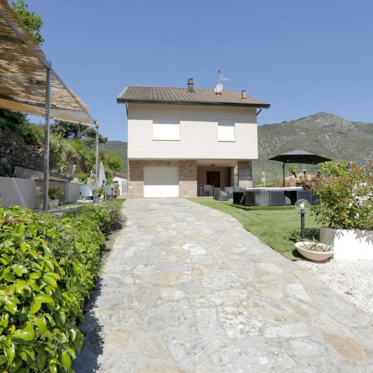 NEW VILLA Jacuzzi WIFI BBQ parking GameCinema ROOM - Villa - 78