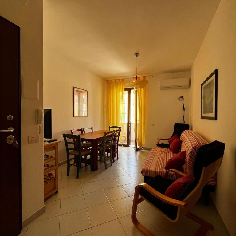 Via Enrico 42 - Appartamento con 2 Camere da Letto - 1