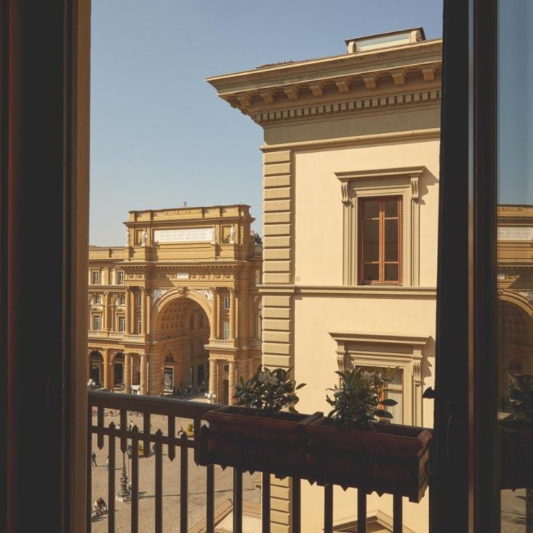Rocco Forte Hotel Savoy - Deluxe Double Room - 3