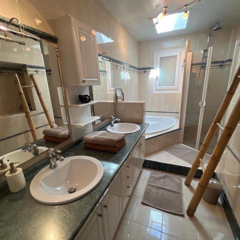 Chez Amélie - Chambre Double avec Salle de Bains Privative - 2
