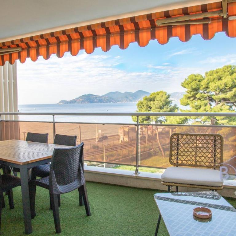 Vue Mer et Esterel Cannes just next to the beach - Apartment - 4