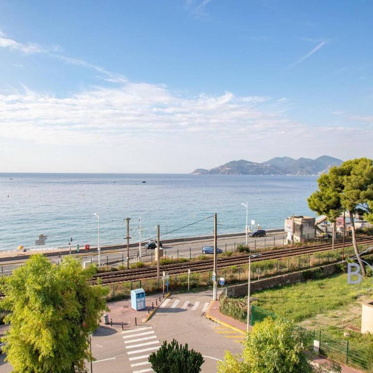 Vue Mer et Esterel Cannes just next to the beach - Apartment - 23
