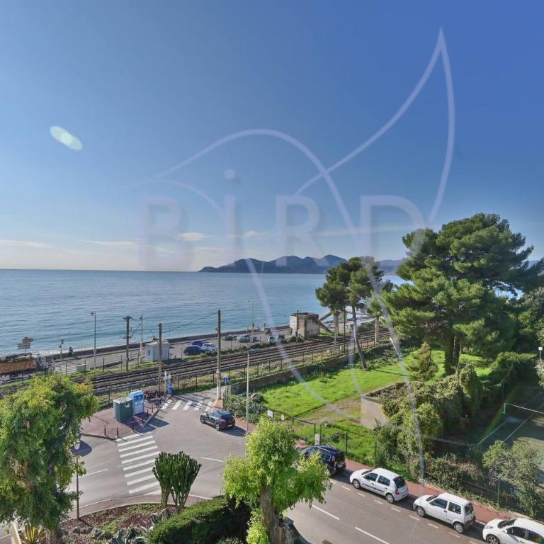 Vue Mer et Esterel Cannes just next to the beach - Apartment - 24