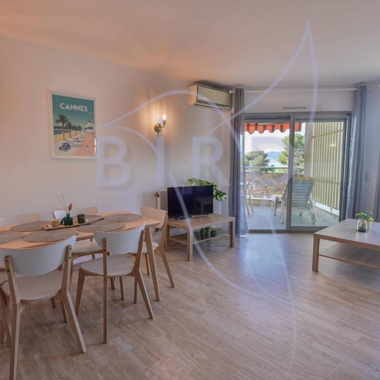 Vue Mer et Esterel Cannes just next to the beach - Apartment - 26