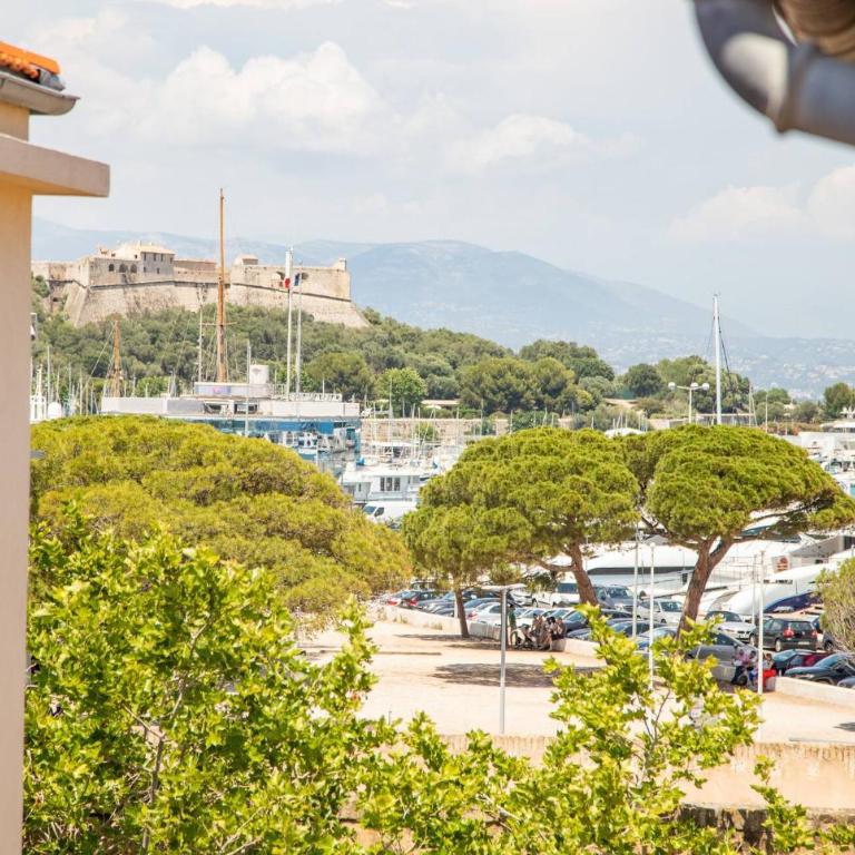 Beautiful authentic apartment in the heart of old Antibes - Apartment - 3