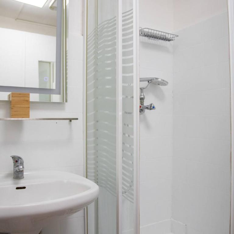 Beautiful authentic apartment in the heart of old Antibes - Apartment - 5
