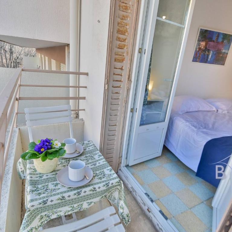 Walking distance from the old town and the sea - Apartment - 12