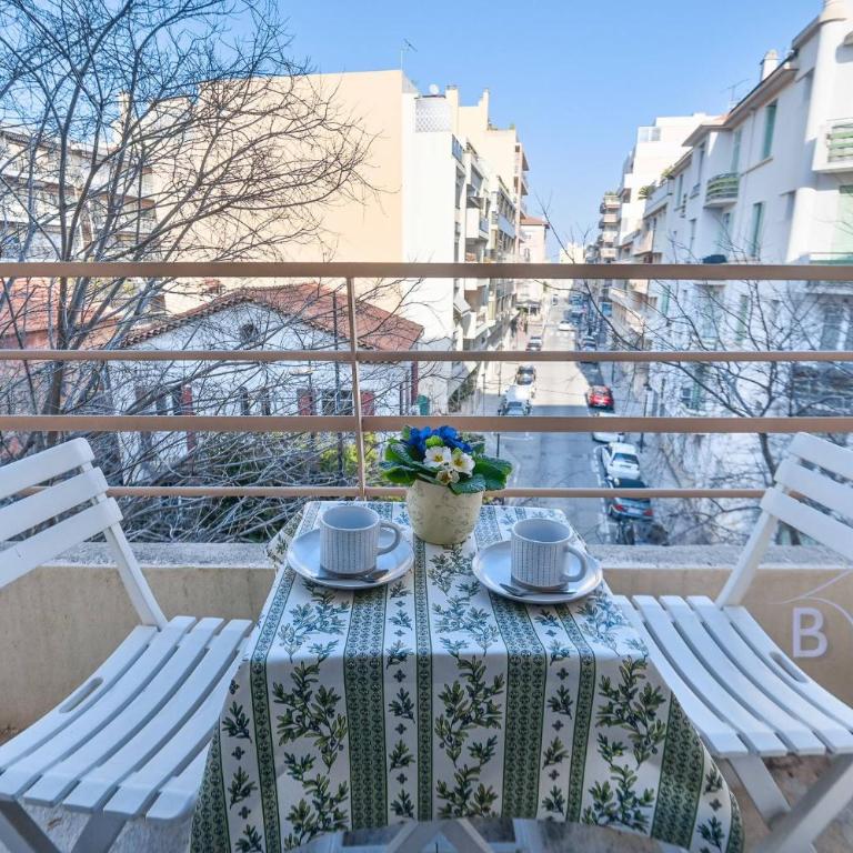 Walking distance from the old town and the sea - Apartment - 13