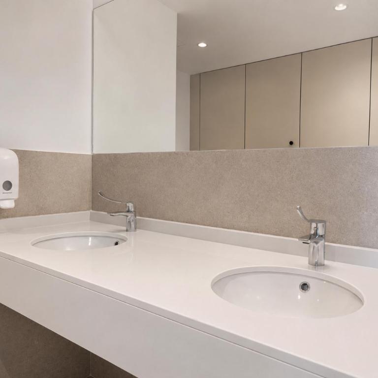 Hotel Bienvenido - Habitación Familiar con baño privado - 8