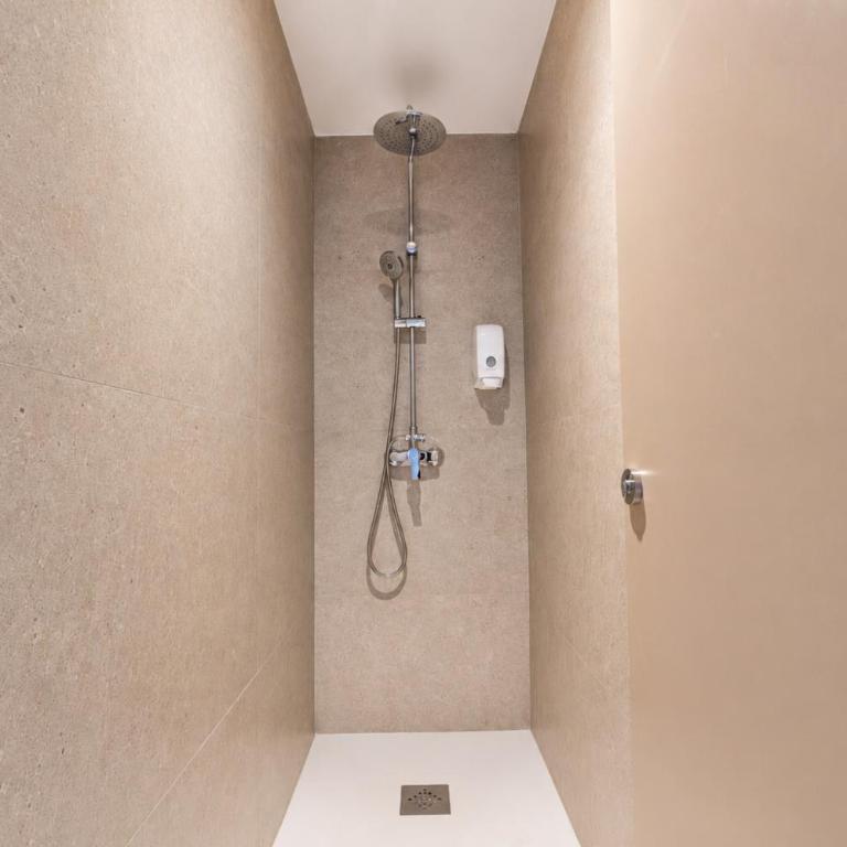 Hotel Bienvenido - Habitación Familiar con baño privado - 2