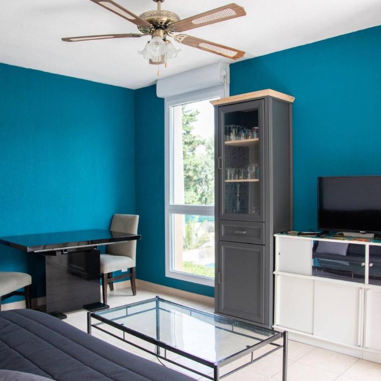 walk to beach with AC and swimpool - Appartement - 3
