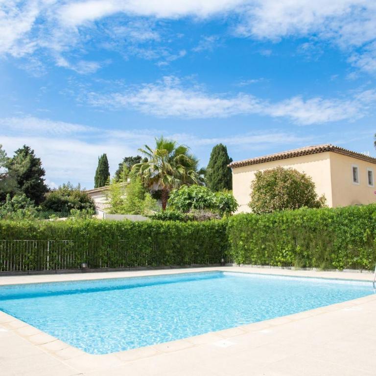 walk to beach with AC and swimpool - Appartement - 1