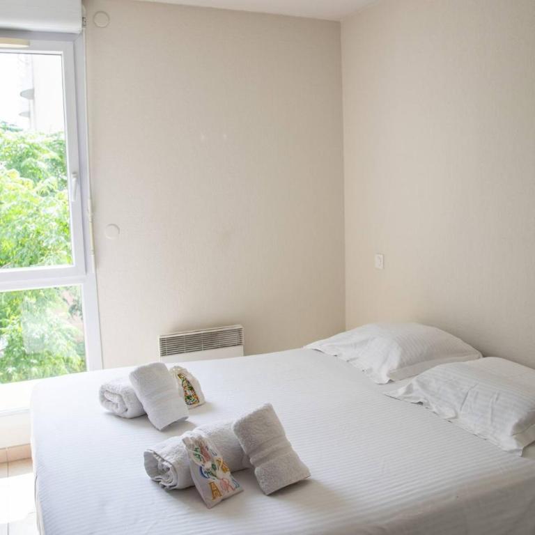 walk to beach with AC and swimpool - Appartement - 5