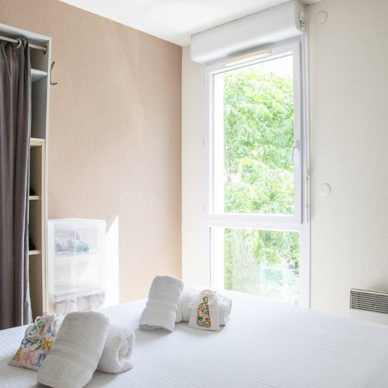 walk to beach with AC and swimpool - Appartement - 6