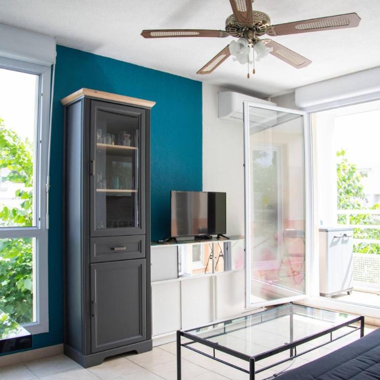 walk to beach with AC and swimpool - Appartement - 8