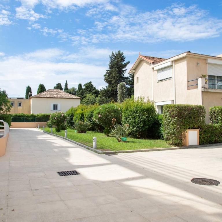 walk to beach with AC and swimpool - Appartement - 18