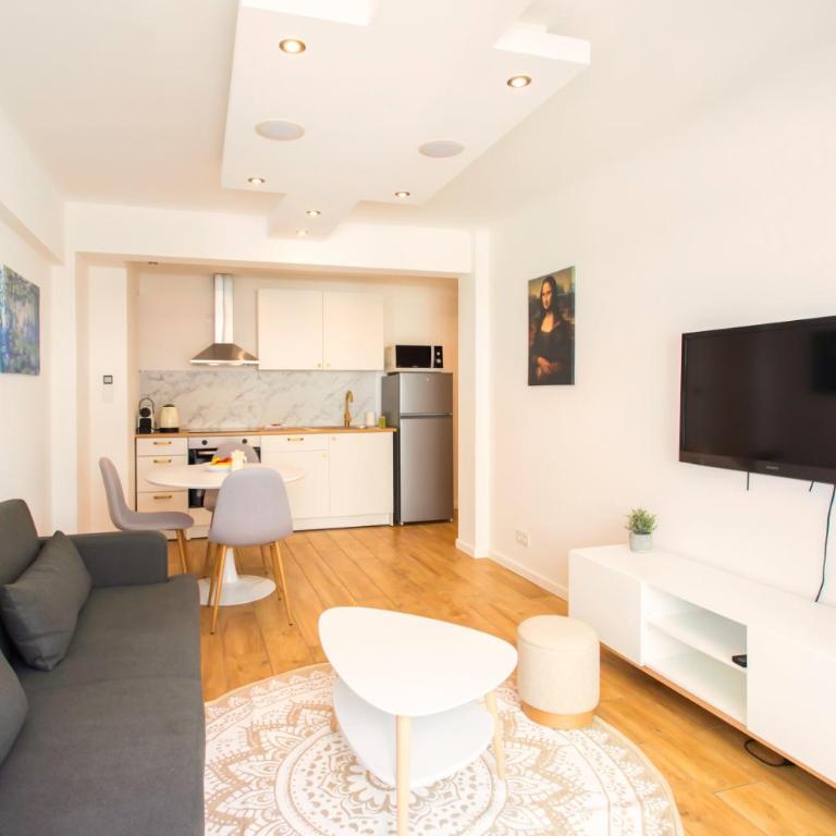 A4 Staywiz us-2P Au coeur de Juan les Pins 5min Mer - AC Balcon - Appartement - 24