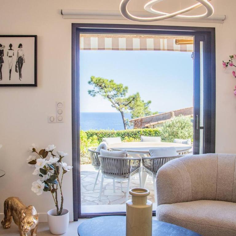 Sumptuous villa with sea view and its renovated outbuilding in the heart of - Villa - 28