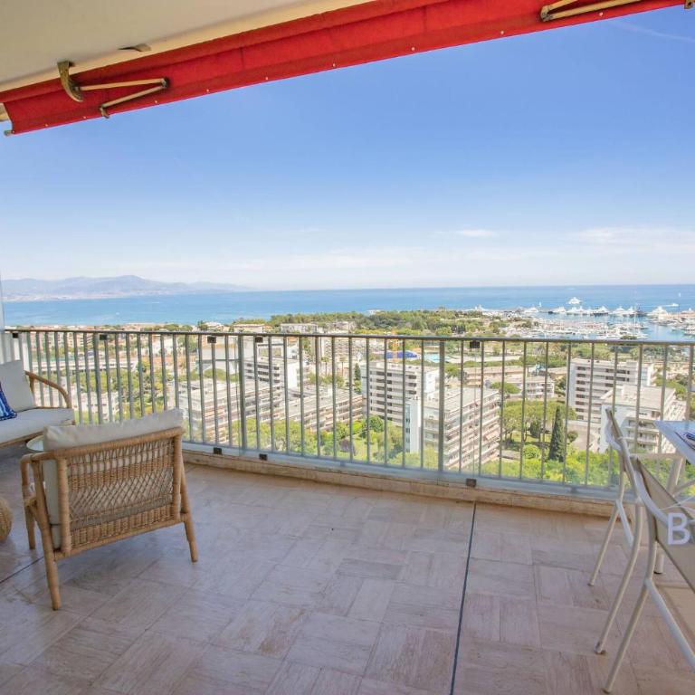 Smart flat in Antibes sea view AC parking and pool - Apartment - 24
