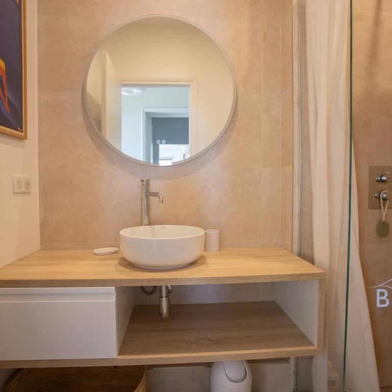 Smart flat in Antibes sea view AC parking and pool - Apartment - 32