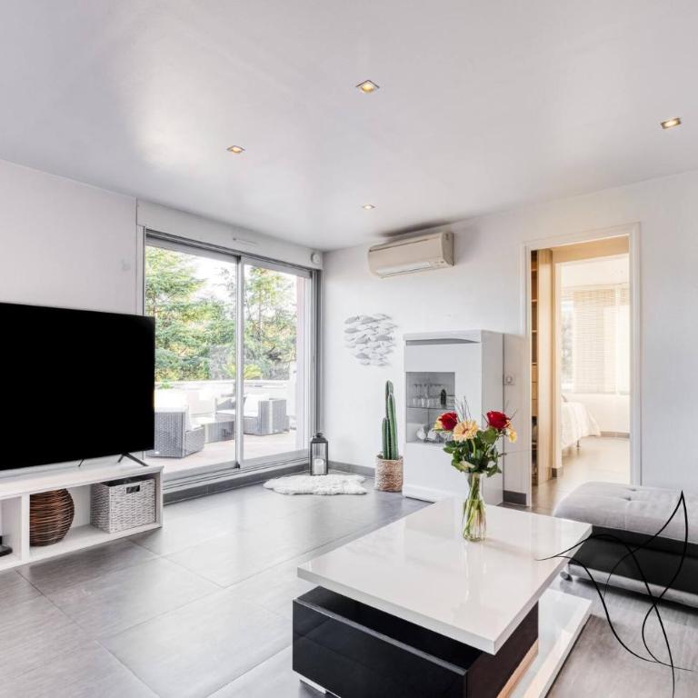 Ideal two-room apartment with a large terrace and parking - Apartment - 7