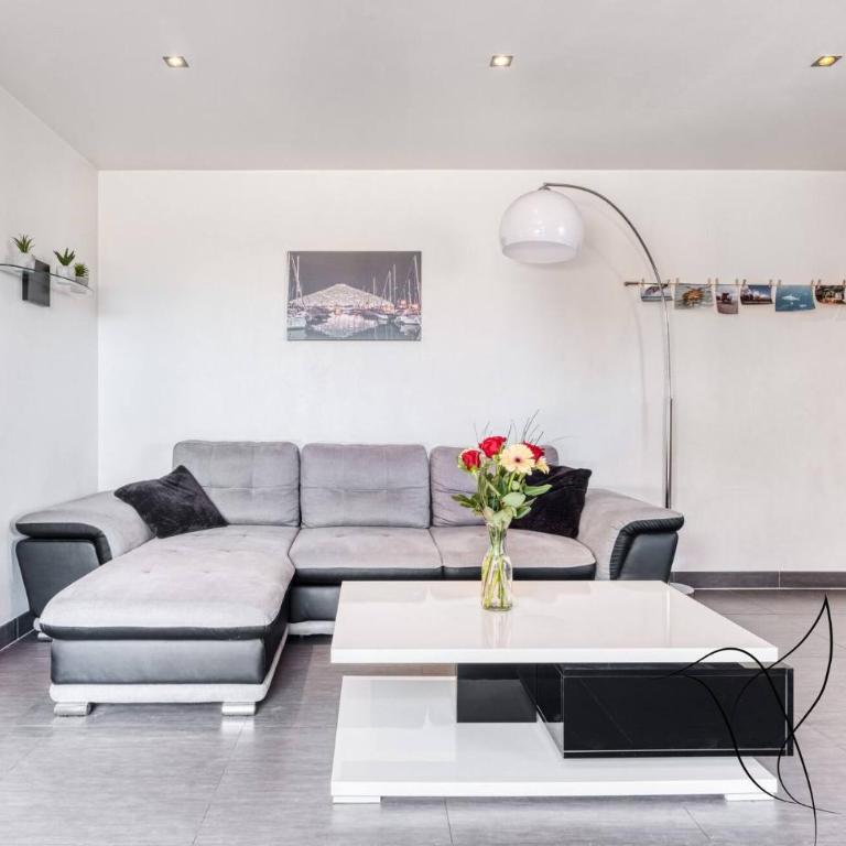 Ideal two-room apartment with a large terrace and parking - Apartment - 8