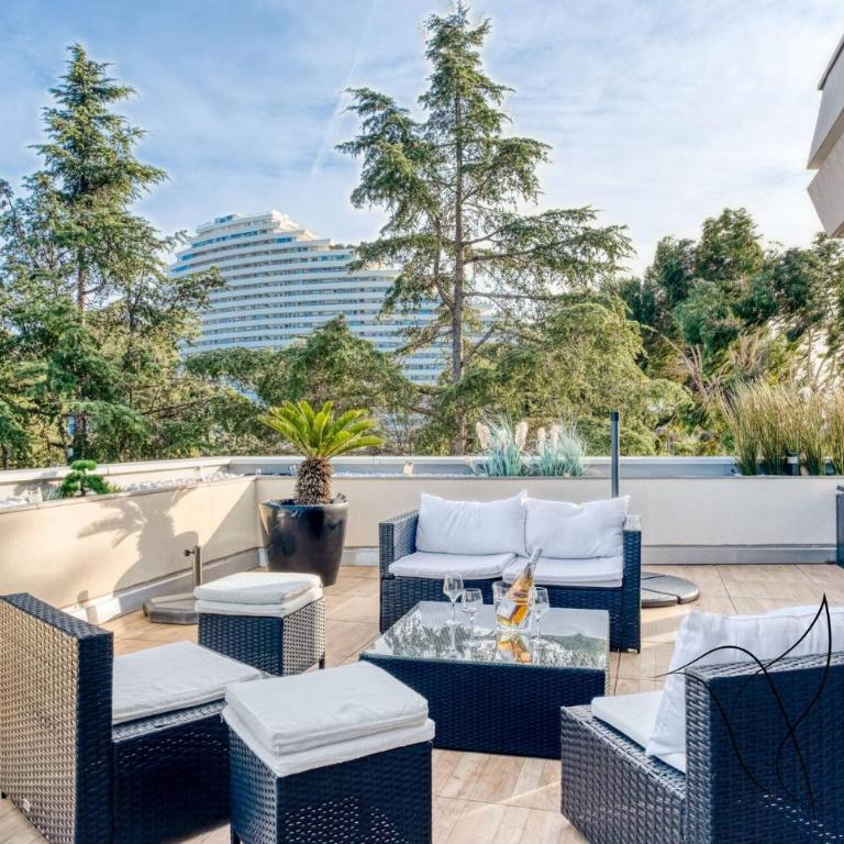Ideal two-room apartment with a large terrace and parking - Apartment - 13