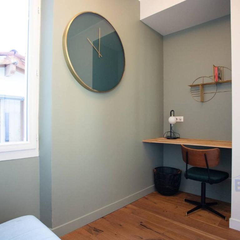 "the GAROUPE" Heart of Antibes Steps from Old Town & Beaches - Apartment - 12