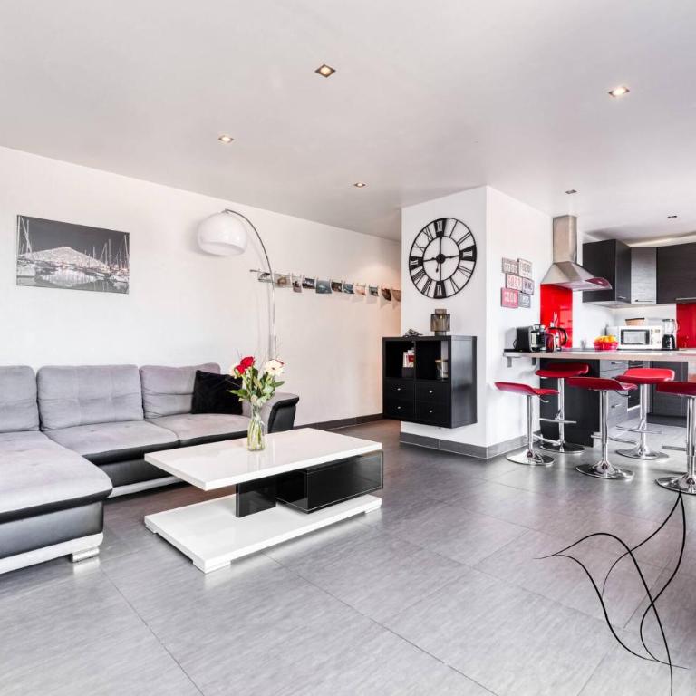Ideal two-room apartment with a large terrace and parking - Apartment - 6