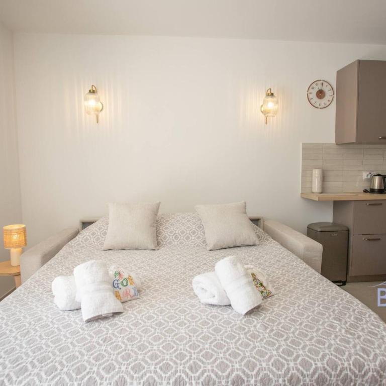 Cozy renovated apartment with sea view - Apartment - 20