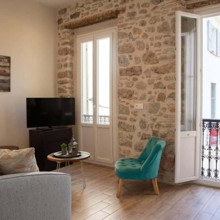 Charmant T2 lumineux au cœur du Vieil Antibes Place Nationale - Appartement - 1