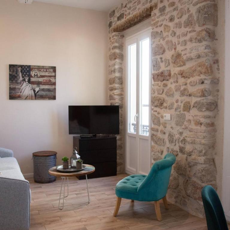 Charmant T2 lumineux au cœur du Vieil Antibes Place Nationale - Appartement - 4