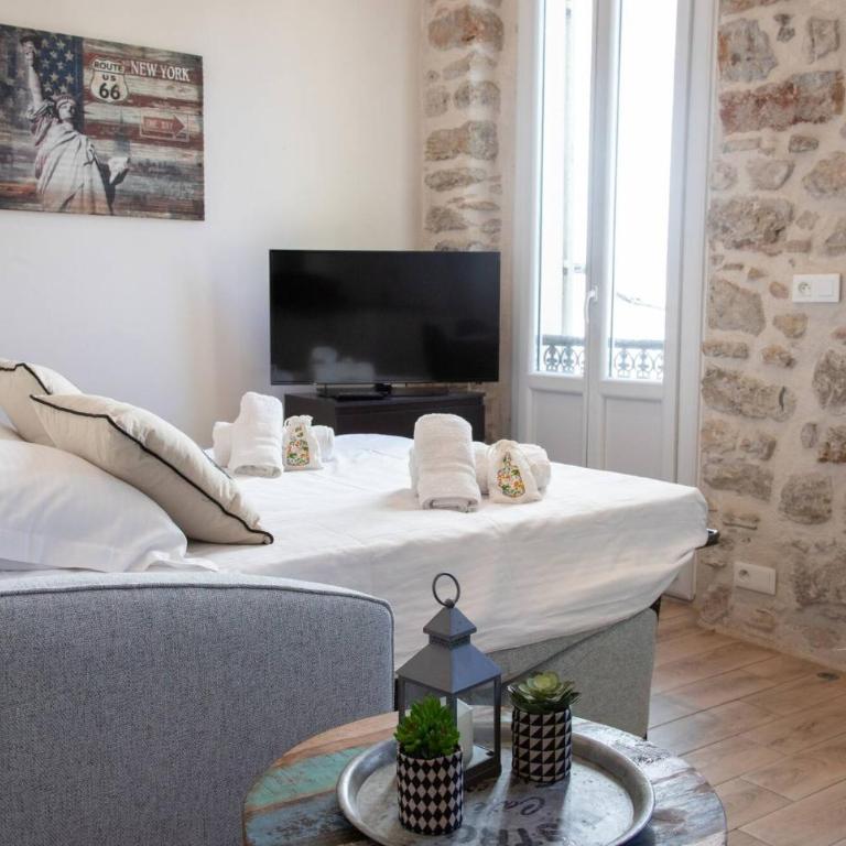 Charmant T2 lumineux au cœur du Vieil Antibes Place Nationale - Appartement - 5