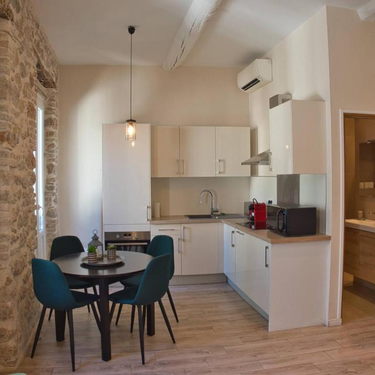 Charmant T2 lumineux au cœur du Vieil Antibes Place Nationale - Appartement - 10