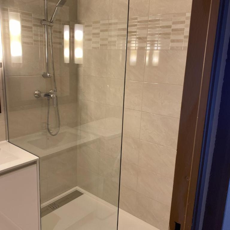 CAP HERMES PORT FREJUS VUE MER ET PORT PIEDS DANS L'EAU piscine pkg - Appartamento con 2 Camere da Letto, Balcone e Vista mare - 21