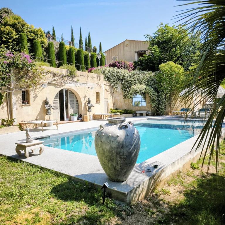 Villa vue mer au pied du célebre village de Mougins - Villa 3 Chambres - 1