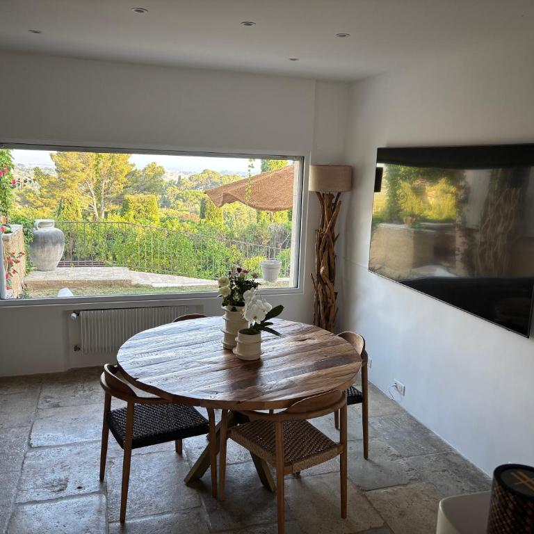 Villa vue mer au pied du célebre village de Mougins - Villa 3 Chambres - 24