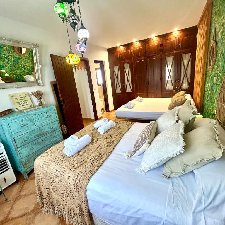 GATU Villa Lurberri, piscina privada, Parking, jardines -Mayores de 25 años y familias " - Casa con 4 camere da letto - 24