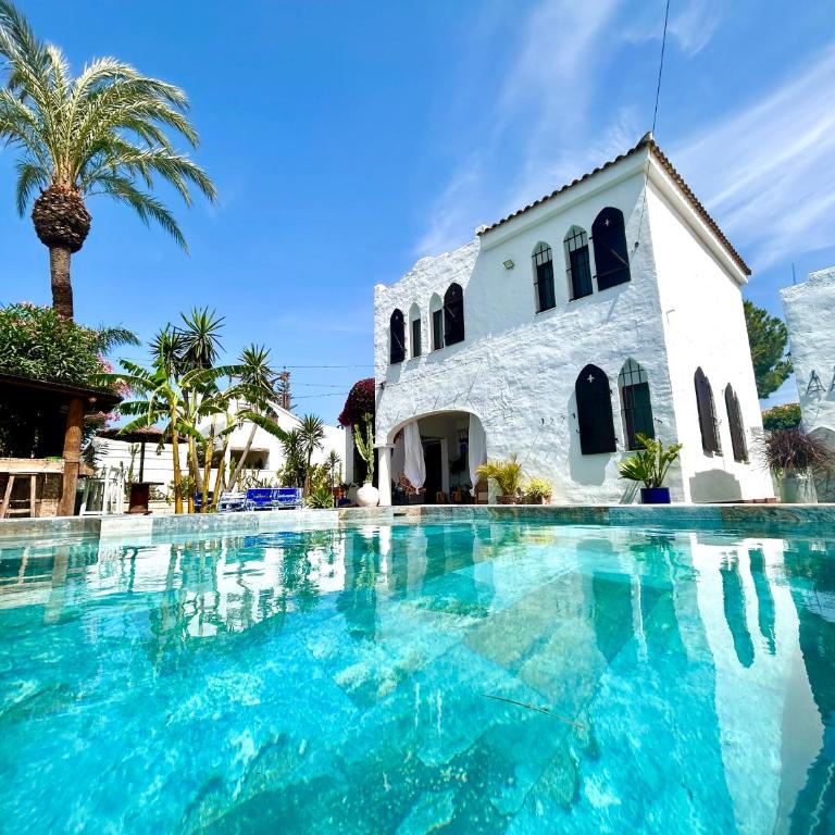 GATU Villa Lurberri, piscina privada, Parking, jardines -Mayores de 25 años y familias " - Casa con 4 camere da letto - 1