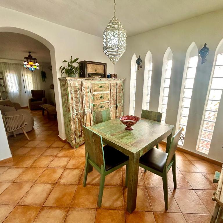 GATU Villa Lurberri, piscina privada, Parking, jardines -Mayores de 25 años y familias " - Casa con 4 camere da letto - 36