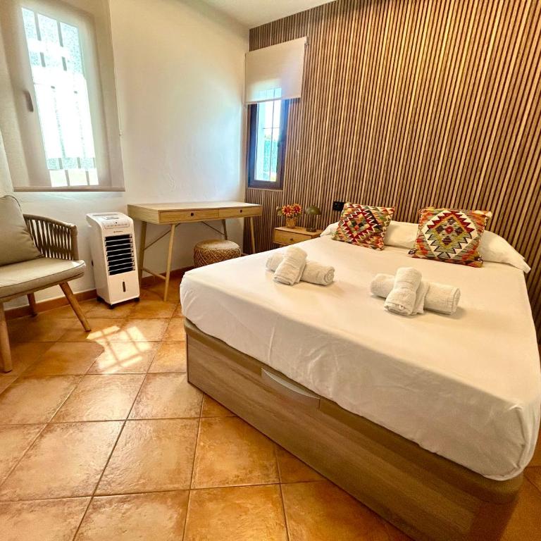 GATU Villa Lurberri, piscina privada, Parking, jardines -Mayores de 25 años y familias " - Casa con 4 camere da letto - 61