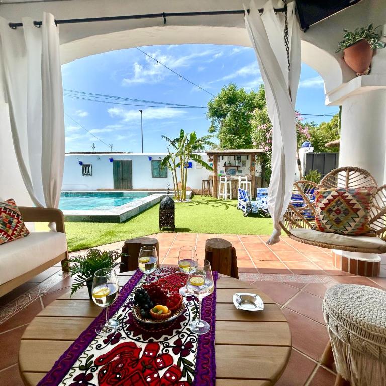 GATU Villa Lurberri, piscina privada, Parking, jardines -Mayores de 25 años y familias " - Casa con 4 camere da letto - 47