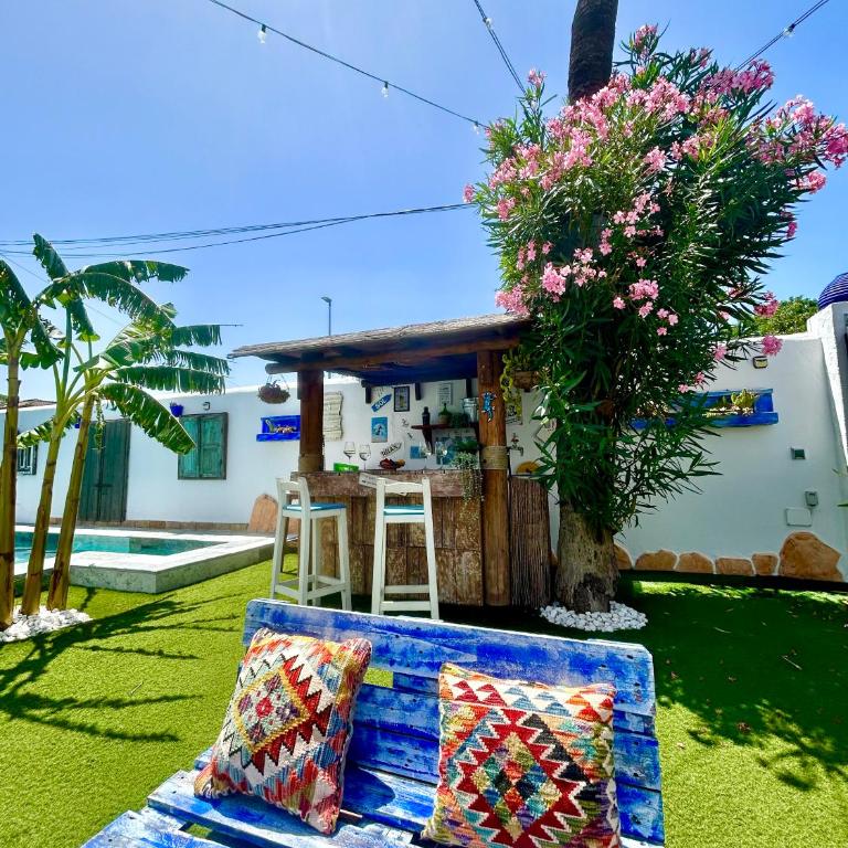 GATU Villa Lurberri, piscina privada, Parking, jardines -Mayores de 25 años y familias " - Casa con 4 camere da letto - 4
